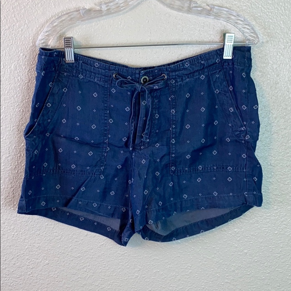 GAP shorts in size 8 in excellent condition